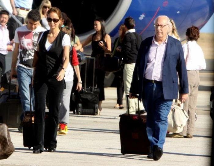 Muerte de Miguel Boyer: Isabel Preysler, arropada por familiares y amigos en el tanatorio (FOTOS)