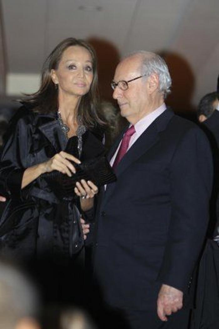 Muerte de Miguel Boyer: Isabel Preysler, arropada por familiares y amigos en el tanatorio (FOTOS)