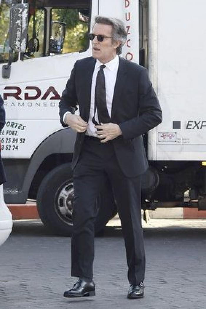 Muerte de Miguel Boyer: Isabel Preysler, arropada por familiares y amigos en el tanatorio (FOTOS)