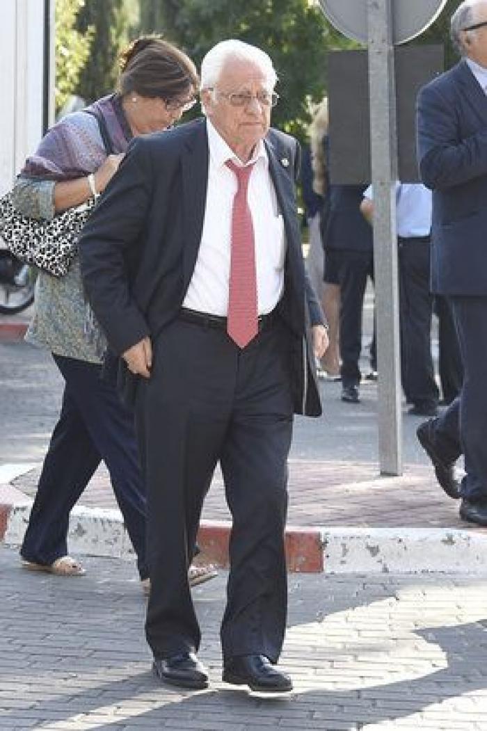 Muerte de Miguel Boyer: Isabel Preysler, arropada por familiares y amigos en el tanatorio (FOTOS)