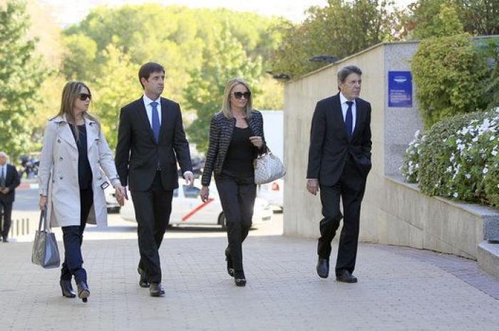 Muerte de Miguel Boyer: Isabel Preysler, arropada por familiares y amigos en el tanatorio (FOTOS)