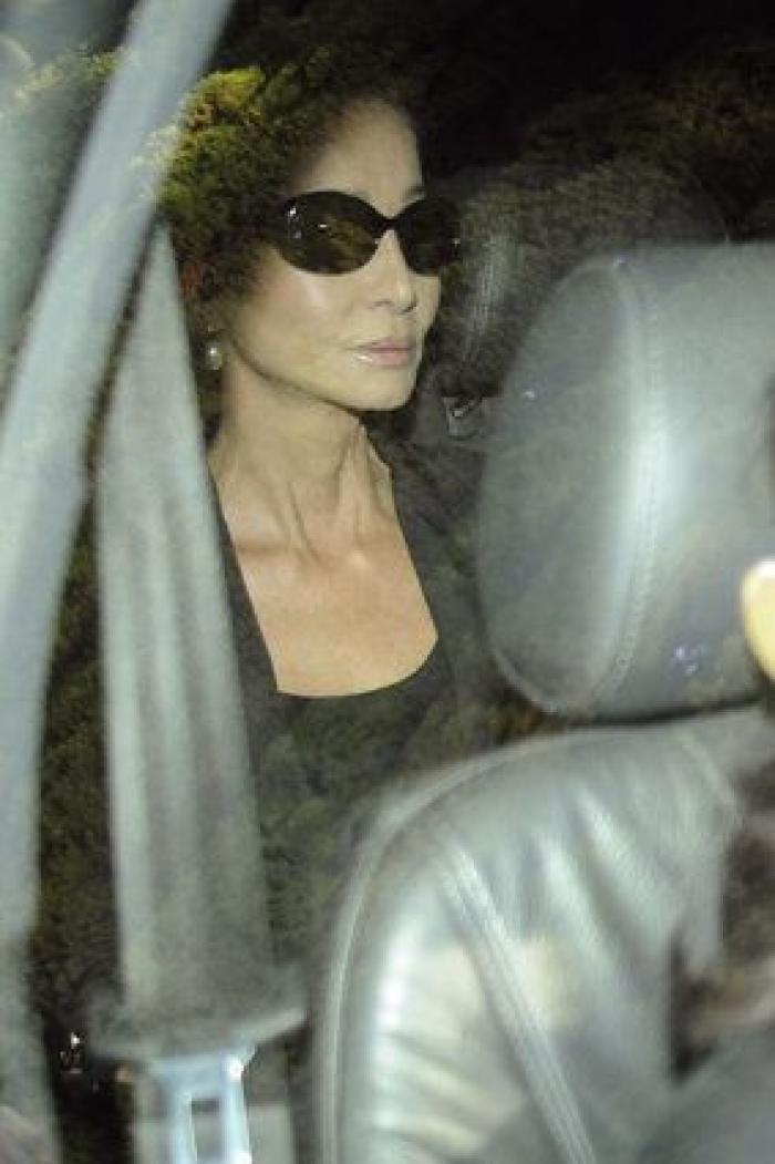 Muerte de Miguel Boyer: Isabel Preysler, arropada por familiares y amigos en el tanatorio (FOTOS)