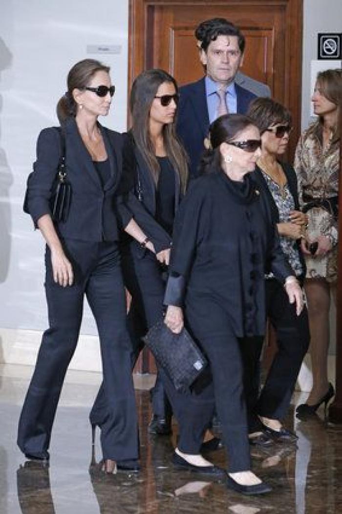 Muerte de Miguel Boyer: Isabel Preysler, arropada por familiares y amigos en el tanatorio (FOTOS)