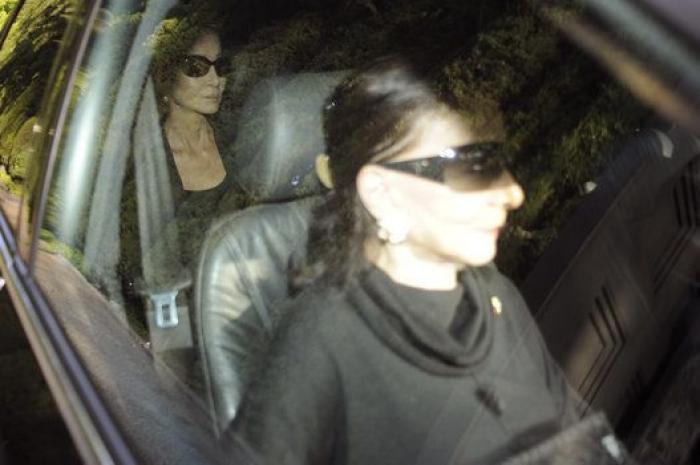 Muerte de Miguel Boyer: Isabel Preysler, arropada por familiares y amigos en el tanatorio (FOTOS)