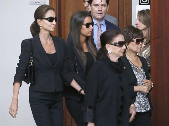 Muerte de Miguel Boyer: Isabel Preysler, arropada por familiares y amigos en el tanatorio (FOTOS)