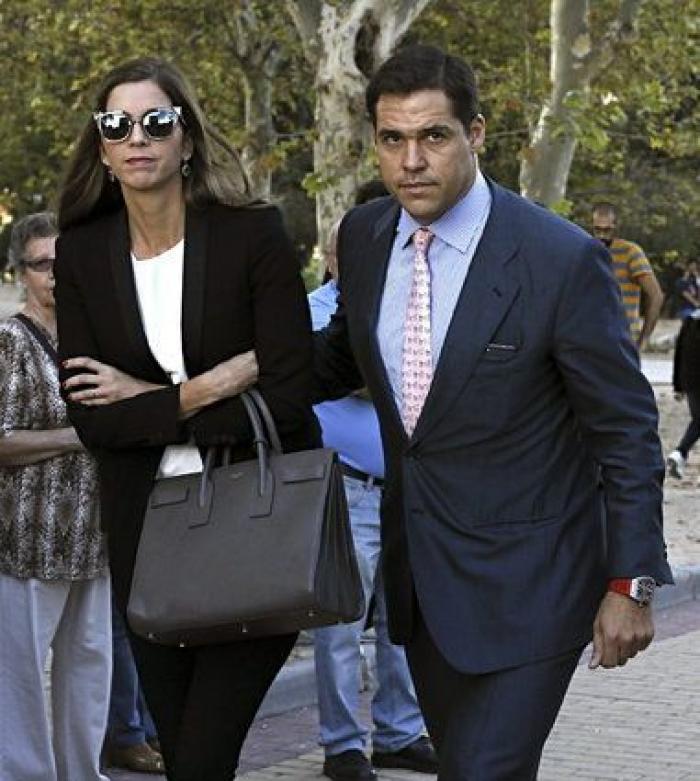 Muerte de Miguel Boyer: Isabel Preysler, arropada por familiares y amigos en el tanatorio (FOTOS)