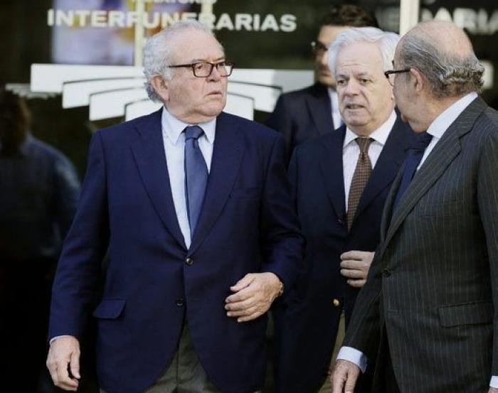 Muerte de Miguel Boyer: Isabel Preysler, arropada por familiares y amigos en el tanatorio (FOTOS)