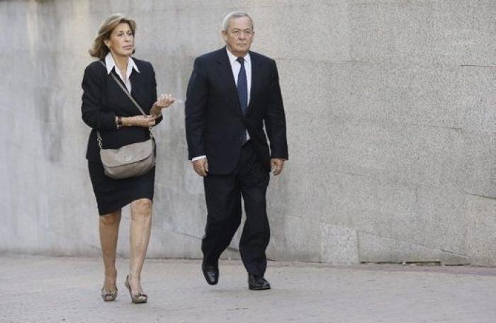 Muerte de Miguel Boyer: Isabel Preysler, arropada por familiares y amigos en el tanatorio (FOTOS)