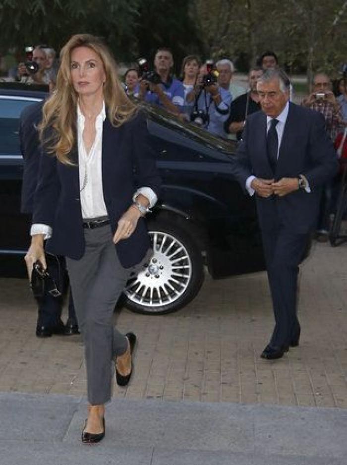 Muerte de Miguel Boyer: Isabel Preysler, arropada por familiares y amigos en el tanatorio (FOTOS)