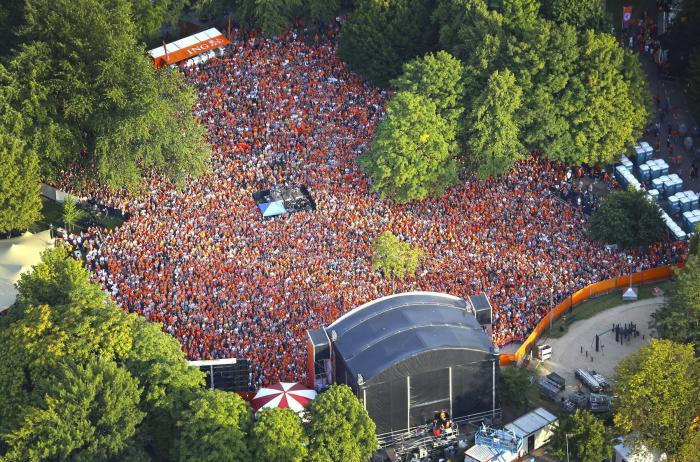 Andrés Iniesta brilla fuera del campo con su mensaje de apoyo a las futbolista en huelga