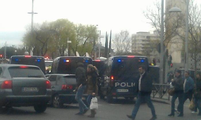 Más de 200 personas se concentran en Plaza de Castilla para pedir la libertad de los detenidos el 22M