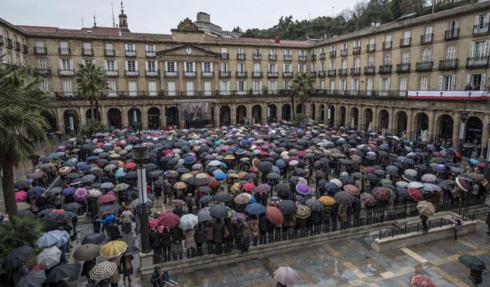 Miles de personas despiden al alcalde de Bilbao, Iñaki Azkuna, durante su funeral