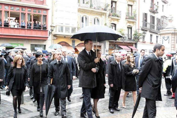 Miles de personas despiden al alcalde de Bilbao, Iñaki Azkuna, durante su funeral