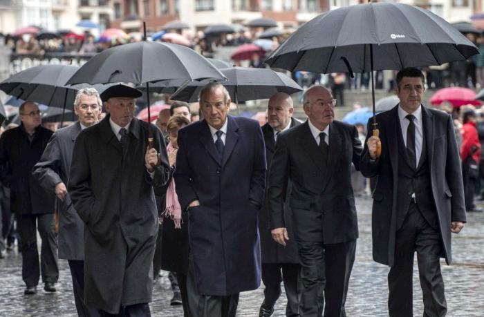 Miles de personas despiden al alcalde de Bilbao, Iñaki Azkuna, durante su funeral
