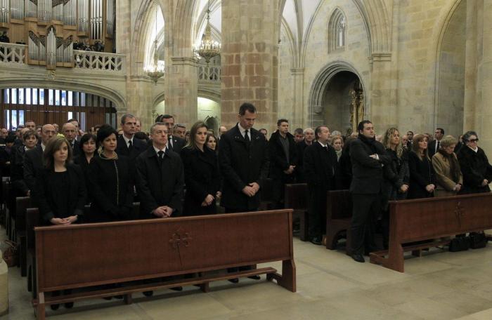 Miles de personas despiden al alcalde de Bilbao, Iñaki Azkuna, durante su funeral