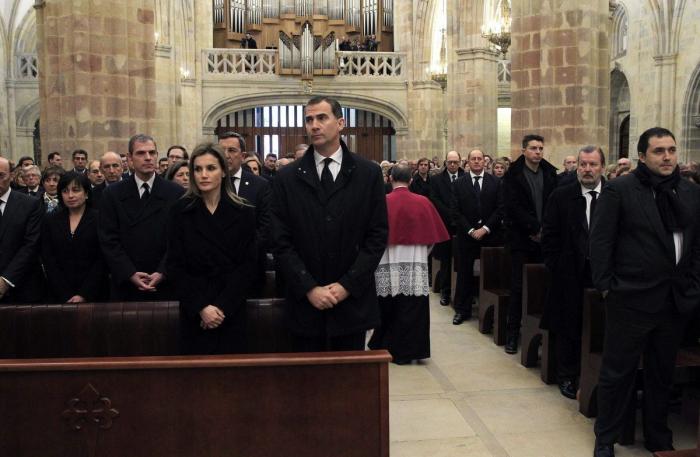 Miles de personas despiden al alcalde de Bilbao, Iñaki Azkuna, durante su funeral