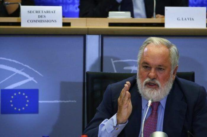 Luz verde de la Eurocámara a la declaración de intereses de Cañete