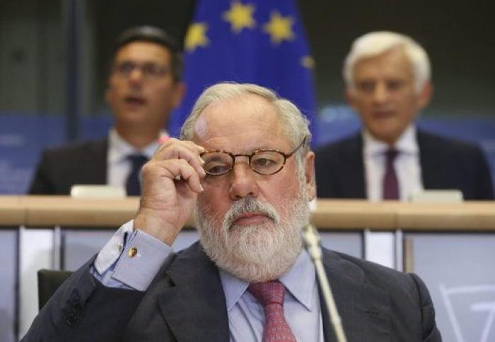 Luz verde de la Eurocámara a la declaración de intereses de Cañete