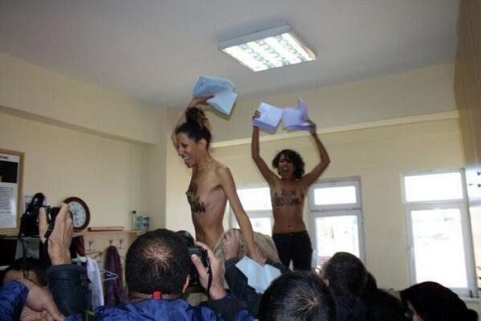 Las Femen protestan durante las municipales turcas: "Prohibid a Erdogan" (VÍDEO, FOTOS)