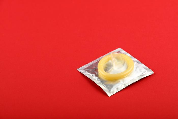 Broncano no sabe dónde tirar los condones... Tenemos la respuesta