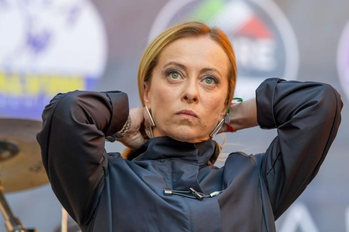 Meloni: la ultra ‘amable’ que lamenta sus gritos en el mitin de Vox se dispone a gobernar Italia