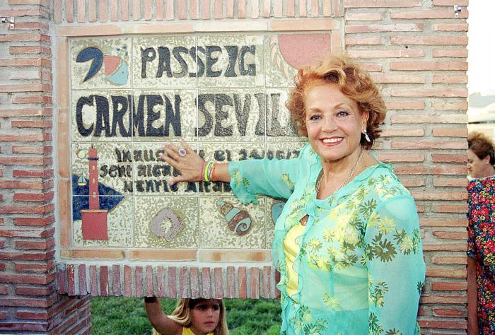 Carmen Sevilla tiene un clon y es una superestrella de Hollywood