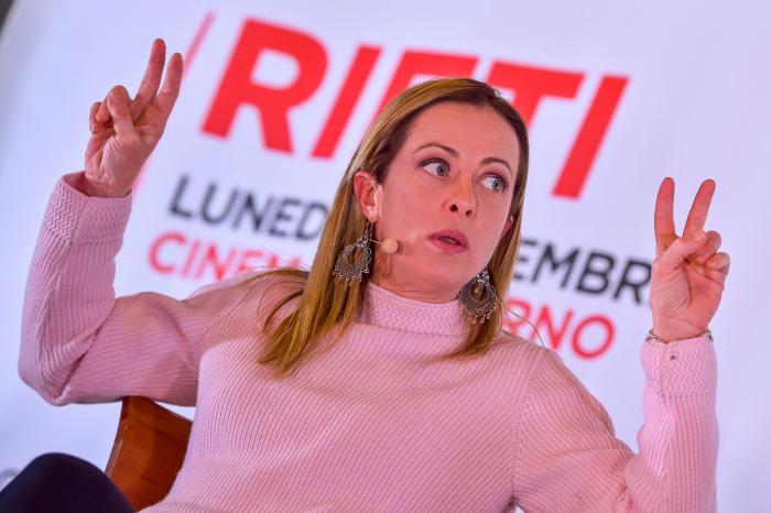 Meloni: la ultra ‘amable’ que lamenta sus gritos en el mitin de Vox se dispone a gobernar Italia
