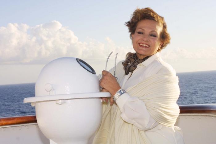 Carmen Sevilla tiene un clon y es una superestrella de Hollywood