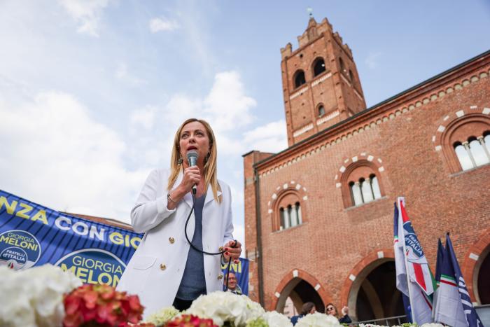 Meloni: la ultra ‘amable’ que lamenta sus gritos en el mitin de Vox se dispone a gobernar Italia