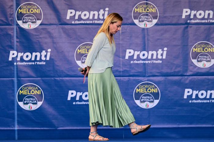 Meloni: la ultra ‘amable’ que lamenta sus gritos en el mitin de Vox se dispone a gobernar Italia
