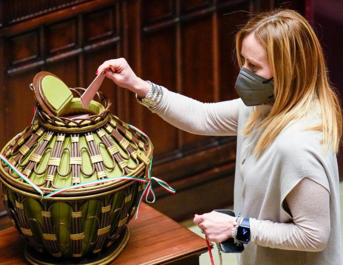 Meloni: la ultra ‘amable’ que lamenta sus gritos en el mitin de Vox se dispone a gobernar Italia