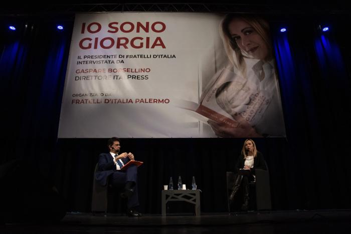 Meloni: la ultra ‘amable’ que lamenta sus gritos en el mitin de Vox se dispone a gobernar Italia