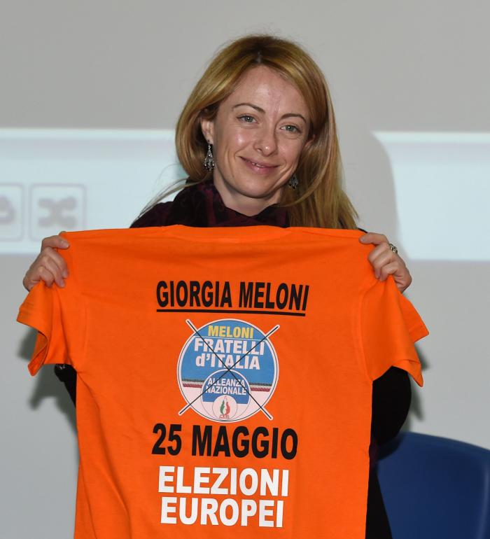 Meloni: la ultra ‘amable’ que lamenta sus gritos en el mitin de Vox se dispone a gobernar Italia