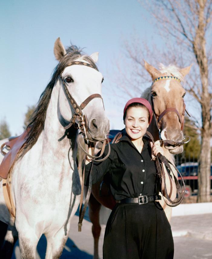 Carmen Sevilla tiene un clon y es una superestrella de Hollywood