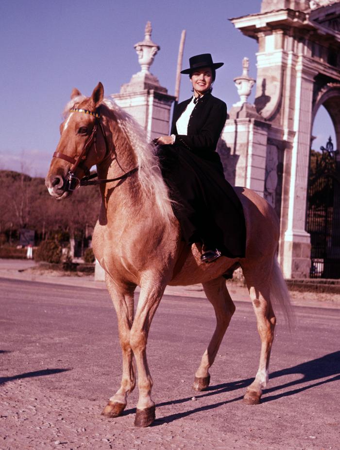 Carmen Sevilla tiene un clon y es una superestrella de Hollywood