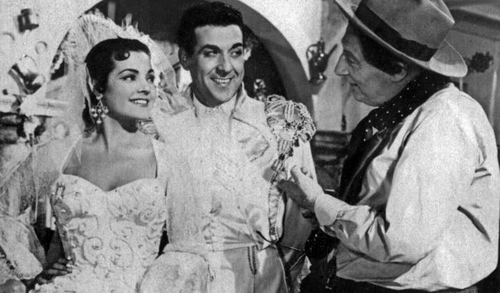 Carmen Sevilla tiene un clon y es una superestrella de Hollywood