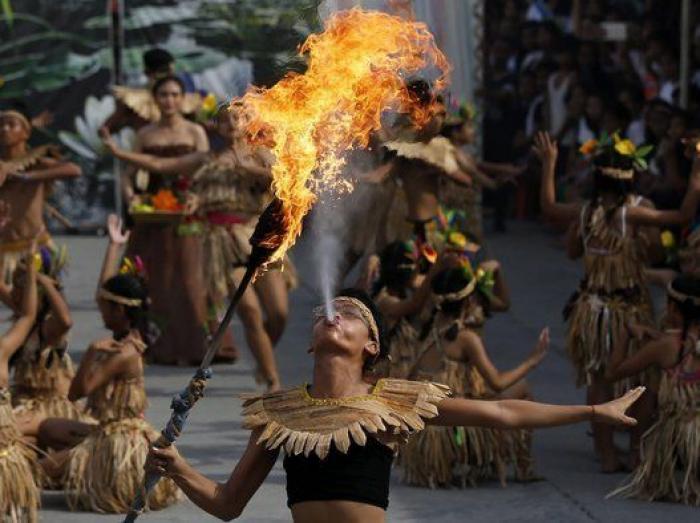 El Festival filipino del Nenúfar, los aplausos a Obama y otras fotos de este jueves