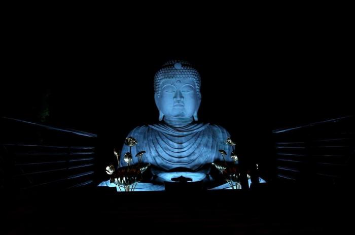 Las grandes ciudades tiñen de azul sus edificios emblemáticos por el autismo (FOTOS)