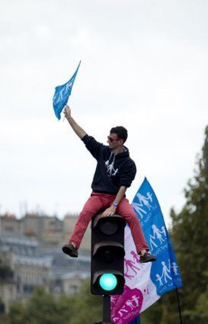Miles de franceses se manifiestan en defensa de la familia tradicional (FOTOS)