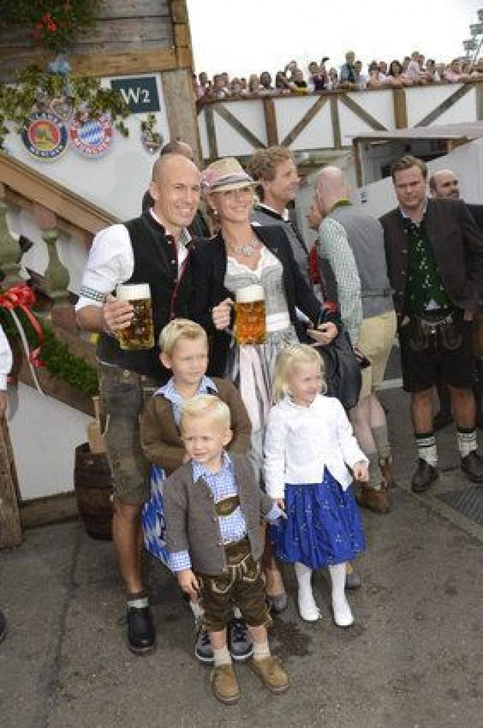 La plantilla del Bayern, dándolo todo en el Oktoberfest (FOTOS)