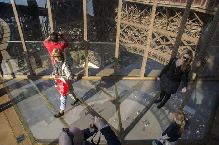 La torre Eiffel, de cristal: así es el nuevo suelo de la célebre atracción de París (FOTOS)
