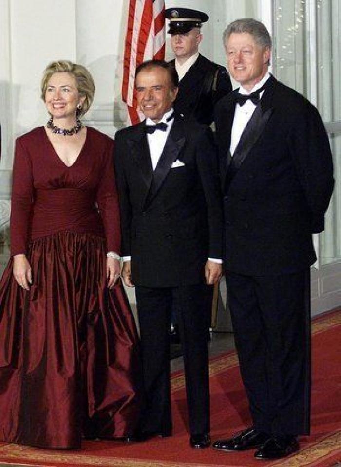 Bill Clinton estuvo en la 'isla de las orgías' de Epstein con dos mujeres, según una testigo