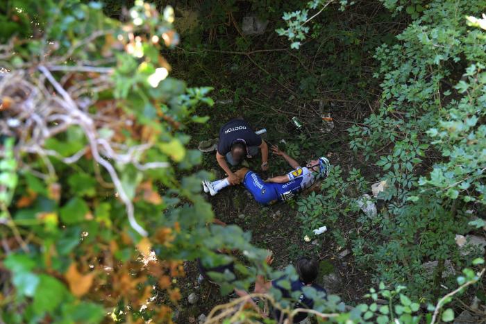 Un comentarista de TVE se deja el micro abierto y se le oye orinar en plena retransmisión del Tour