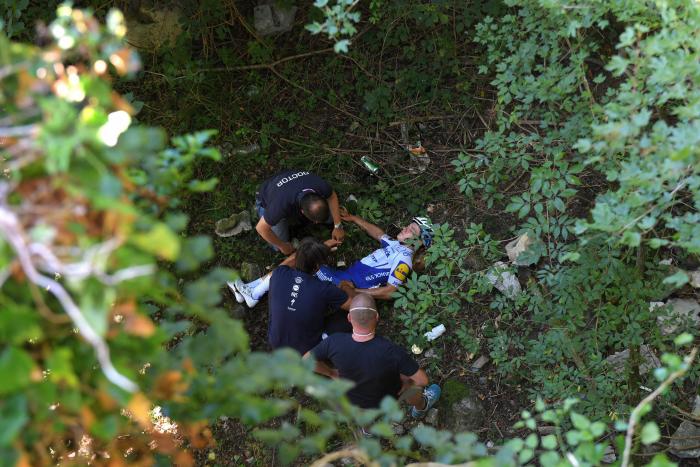 Un comentarista de TVE se deja el micro abierto y se le oye orinar en plena retransmisión del Tour