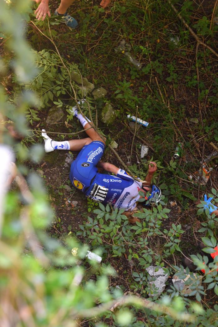 Un comentarista de TVE se deja el micro abierto y se le oye orinar en plena retransmisión del Tour