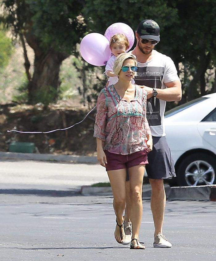 Elsa Pataky deja sin habla a sus seguidores con esta foto de su árbol de Navidad: todos miran lo mismo