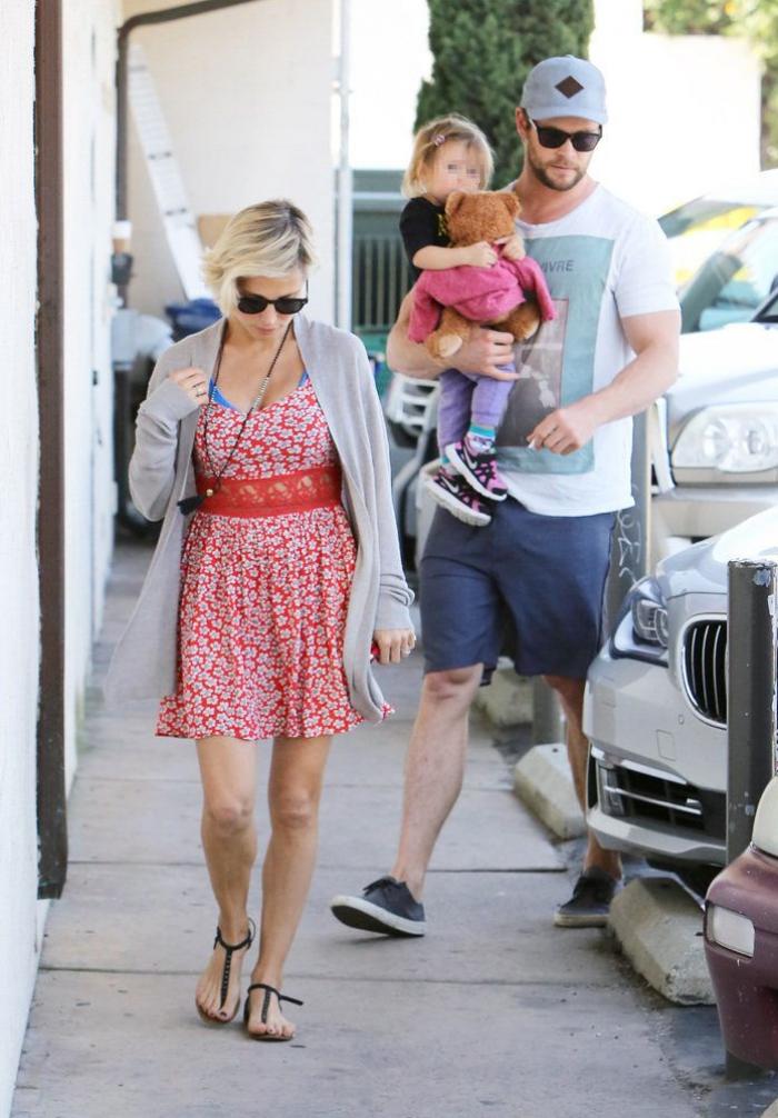 Elsa Pataky deja sin habla a sus seguidores con esta foto de su árbol de Navidad: todos miran lo mismo