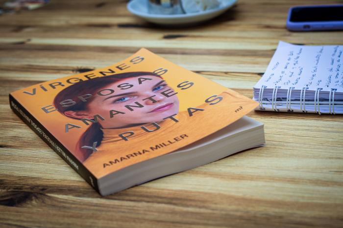 Soy prostituta y no puedo dejarlo porque ninguna empresa me quiere contratar