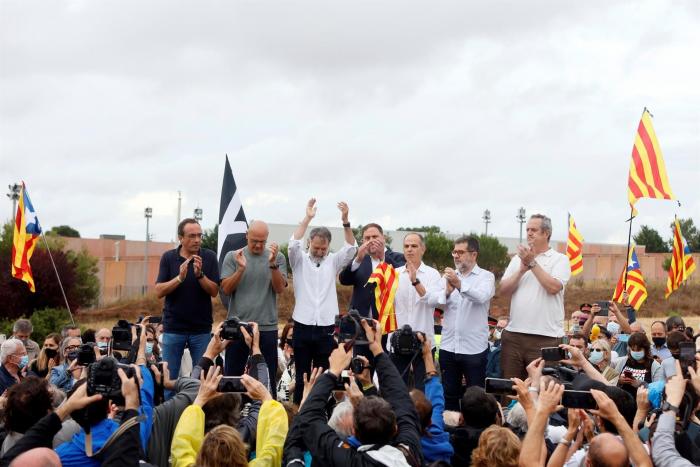 Sánchez y Aragonès acuerdan reactivar la Mesa de Diálogo en septiembre