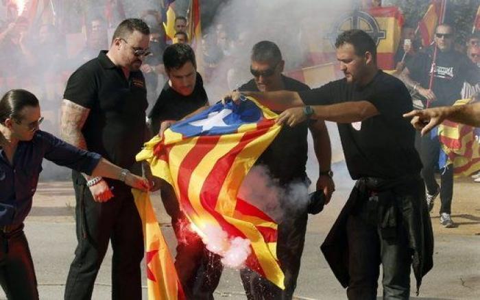 Grupos falangistas se manifiestan en Barcelona por la unidad de España